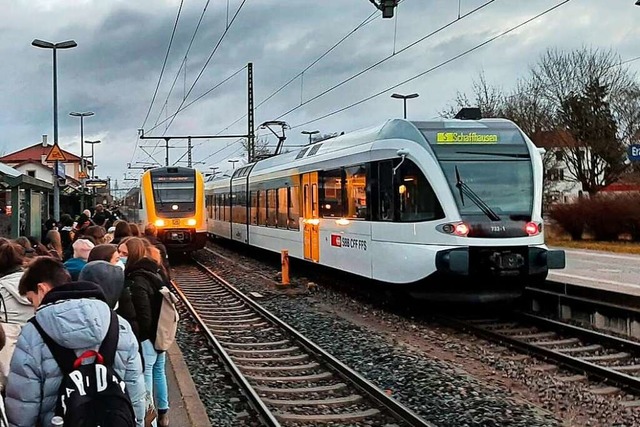 Die RB nach Singen steht im Bahnhof Sc...it dem Fahrplanwechsel gar nicht mehr.  | Foto: Roland Bluhm