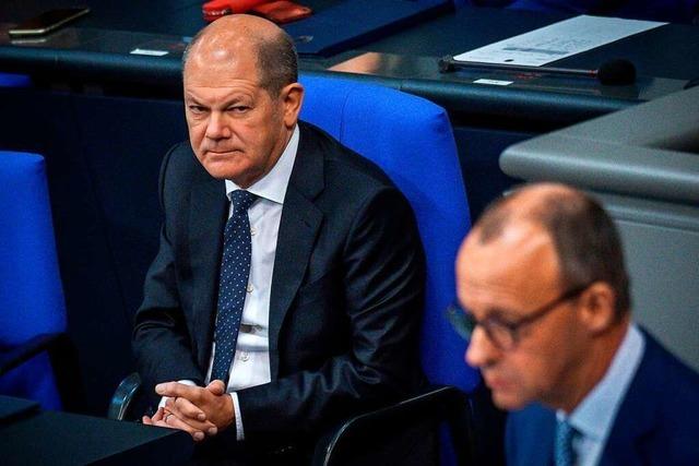 Scholz verteidigt Krisenkurs, Merz attestiert miserables Regierungshandeln