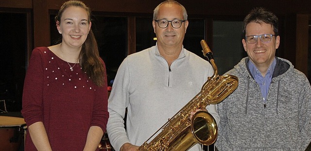 Lea Schmidt, Bernd Schneider und Andre...ise mit dem Musikverein Bahlingen ein.  | Foto: Christiane Franz