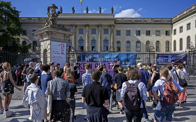 Cancel Culture? Protest gegen den Vortrag der Biologin Vollbrecht in Berlin  | Foto: Christophe Gateau