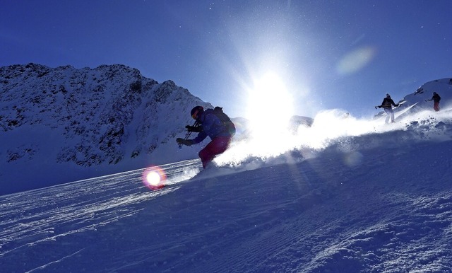 Folgen der Energiekrise: Skifahrer ms...Preise und weniger Komfort einstellen.  | Foto: Florian Sanktjohanser (dpa)