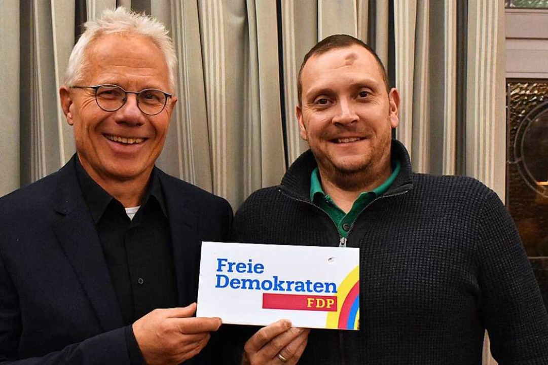 Vorsitzender Matthias Koesler (links) ...-Ortsverband Lörrach,   Manuel Karcher  | Foto: Thomas Loisl Mink