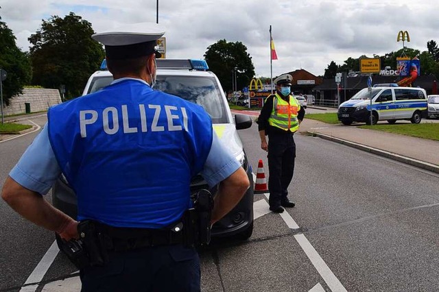 Die Bundespolizei ist immer wieder am ...ende Polizeiarbeit aber im Bro statt.  | Foto: Stefan Ammann