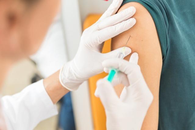 Komplikationen nach Corona-Impfungen: Werden alle Fälle erfasst?