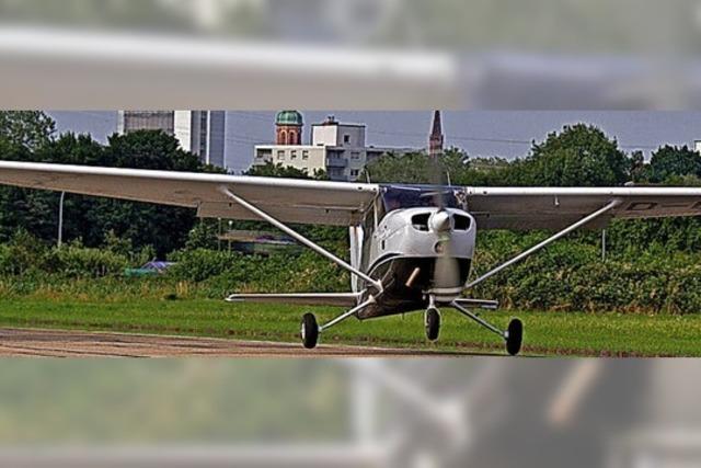 Fraktionen wollen ber Flugplatz reden