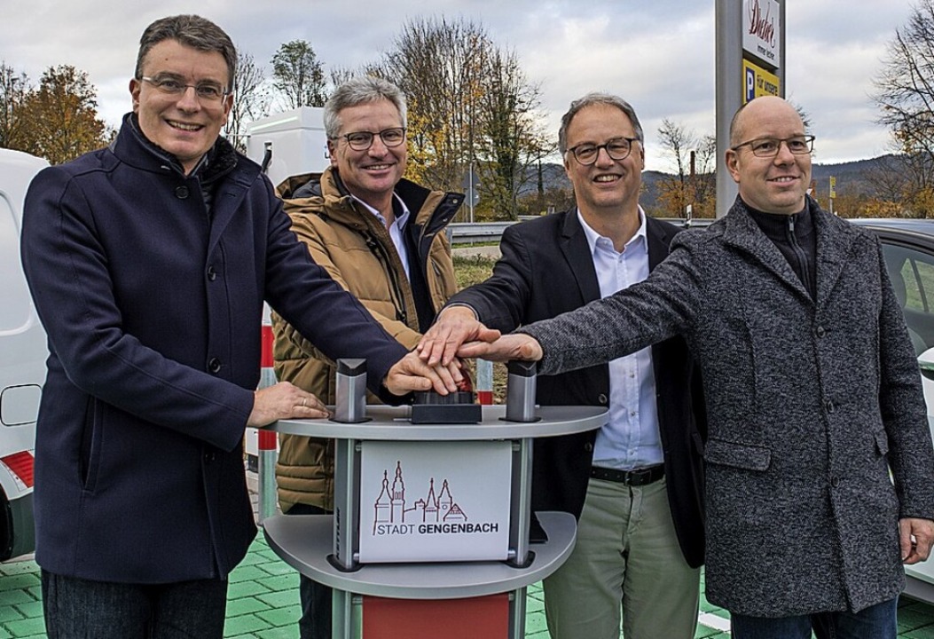 Den symbolischen Startknopf betätigten...Totzke, Jochen Brosi und Tom Gißler.    | Foto: Stadt Gengenbach