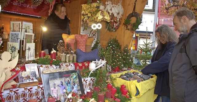 Vielfltig ist das Angebot auf dem Weihnachtsmarkt in Rheinfelden.   | Foto: Petra Wunderle