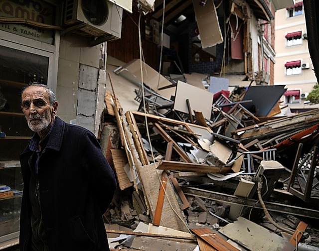 Beschdigte Huser nach dem Erdbeben in Dzce   | Foto: Khalil Hamra