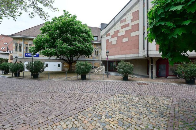 Wie es weitergeht mit dem Platz vor de...n Lokalverein Innenstadt beschftigen.  | Foto: Ingo Schneider