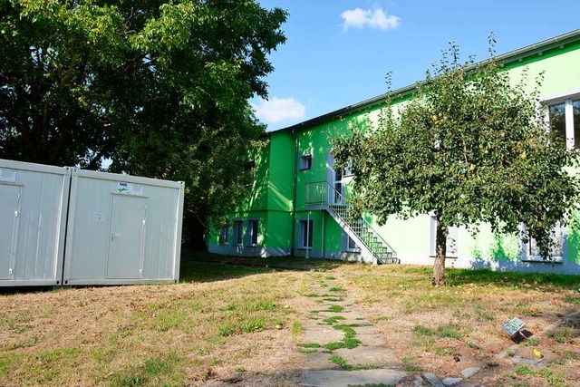 Auf der grnen Wiese knnte ein Neubau...che des Kindergartens erweitern soll.  | Foto: Sophia Hesser