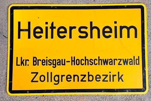 Heitersheim versteigert seine alten Ortsschilder