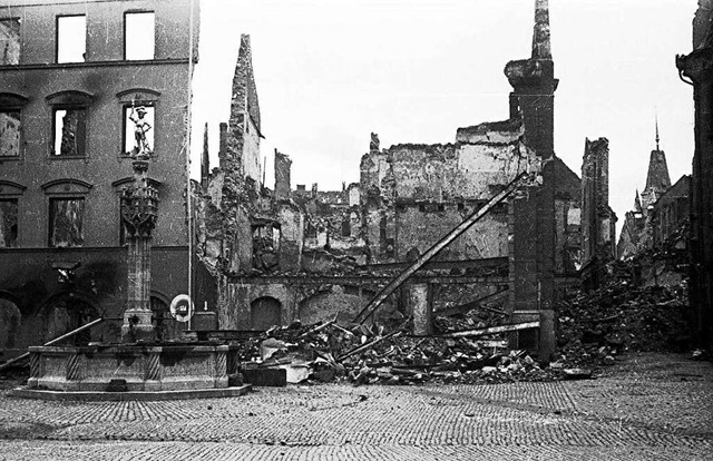 Den sdlichen Mnsterplatz nach dem Bo...links zu sehen ist der  Georgsbrunnen.  | Foto: Archiv Hans-Jrgen Oehler