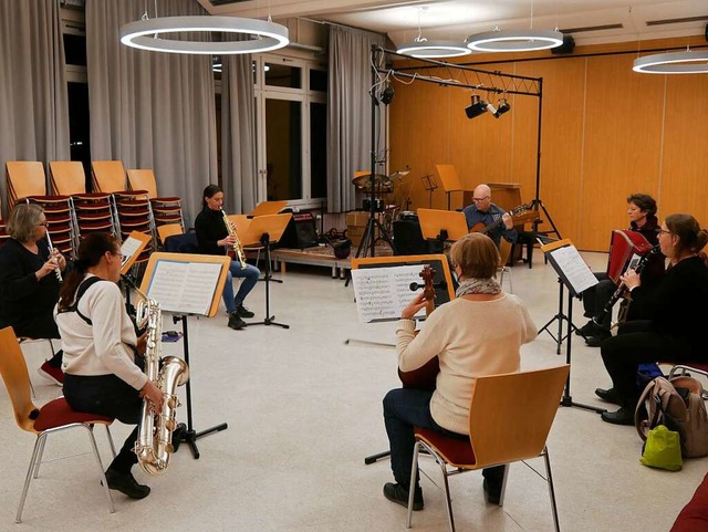 Das Ensemble Balklezmer besteht aus verschiedenen Instrumenten.  | Foto: Sophia Kaiser