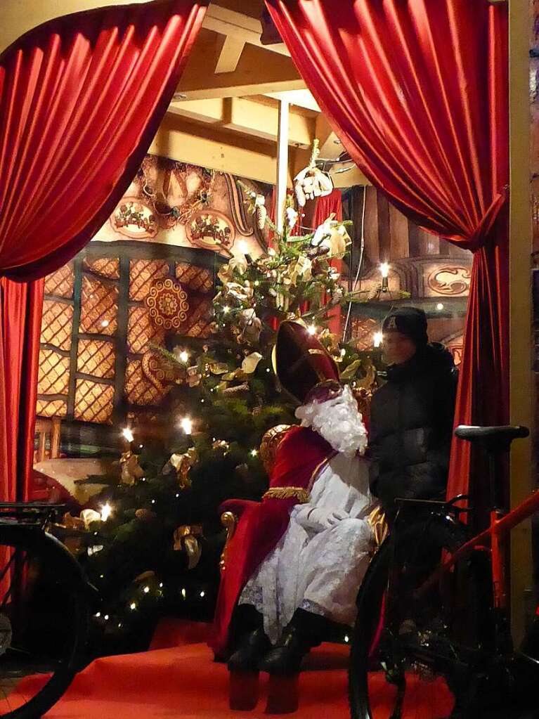 Es weihnachtet wieder: Eisige Temperaturen, weihnachtliche Beschallung und der unwiderstehliche Duft von Glhwein, Punsch und Bratwrsten sorgten zum traditionellen Christkindlemarkt in Bad Krozingen fr festliche Stimmung.