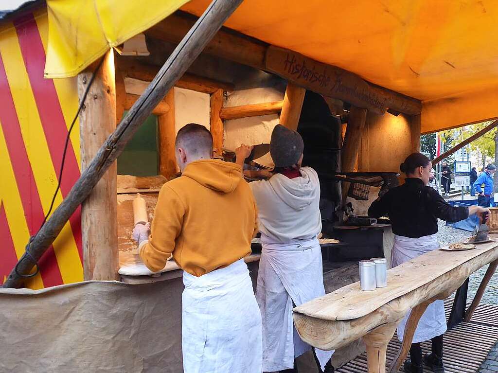 Es weihnachtet wieder: Eisige Temperaturen, weihnachtliche Beschallung und der unwiderstehliche Duft von Glhwein, Punsch und Bratwrsten sorgten zum traditionellen Christkindlemarkt in Bad Krozingen fr festliche Stimmung.