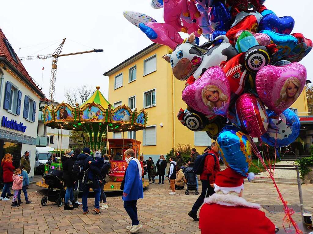 Es weihnachtet wieder: Eisige Temperaturen, weihnachtliche Beschallung und der unwiderstehliche Duft von Glhwein, Punsch und Bratwrsten sorgten zum traditionellen Christkindlemarkt in Bad Krozingen fr festliche Stimmung.