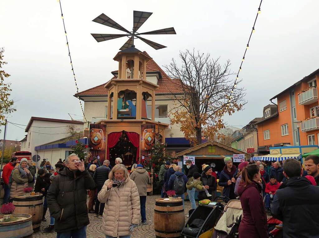 Es weihnachtet wieder: Eisige Temperaturen, weihnachtliche Beschallung und der unwiderstehliche Duft von Glhwein, Punsch und Bratwrsten sorgten zum traditionellen Christkindlemarkt in Bad Krozingen fr festliche Stimmung.