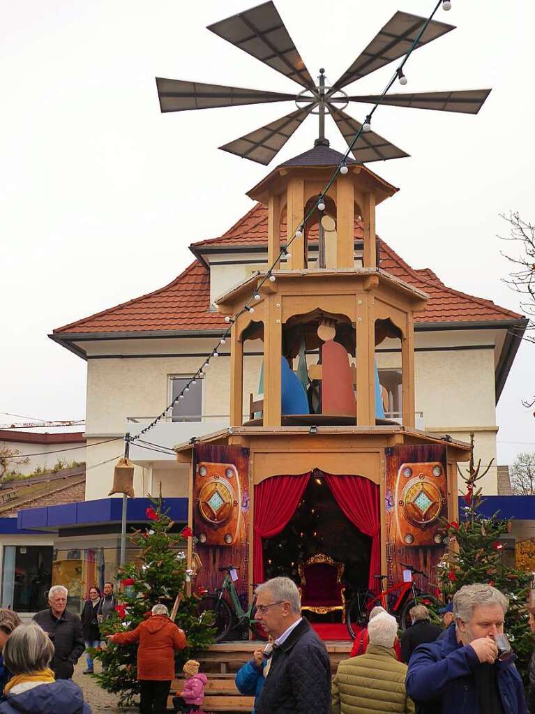 Es weihnachtet wieder: Eisige Temperaturen, weihnachtliche Beschallung und der unwiderstehliche Duft von Glhwein, Punsch und Bratwrsten sorgten zum traditionellen Christkindlemarkt in Bad Krozingen fr festliche Stimmung.