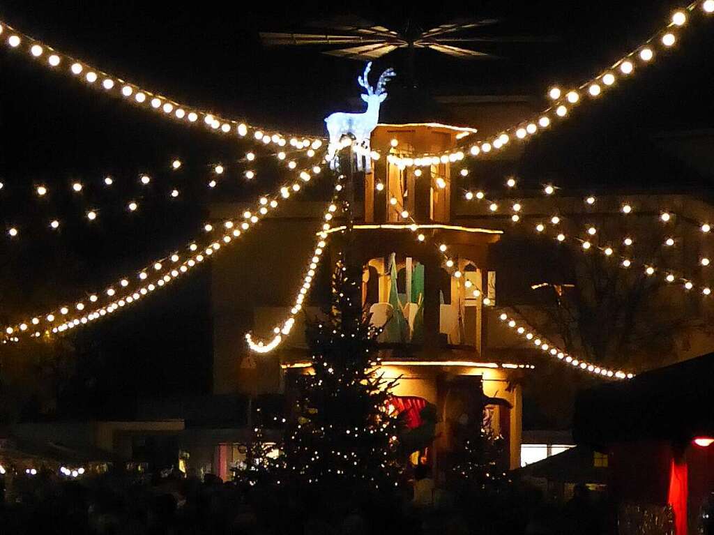 Es weihnachtet wieder: Eisige Temperaturen, weihnachtliche Beschallung und der unwiderstehliche Duft von Glhwein, Punsch und Bratwrsten sorgten zum traditionellen Christkindlemarkt in Bad Krozingen fr festliche Stimmung.