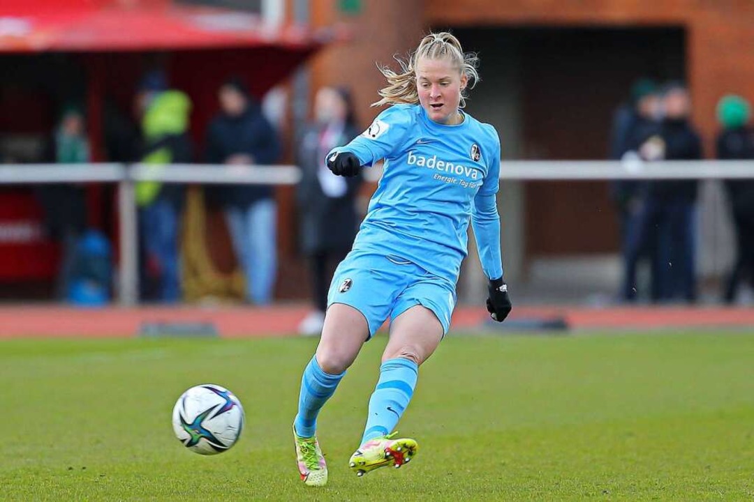 Janina Minge erzielt beide Treffer für den SCF.  | Foto: IMAGO/foto2press/Oliver Baumgart