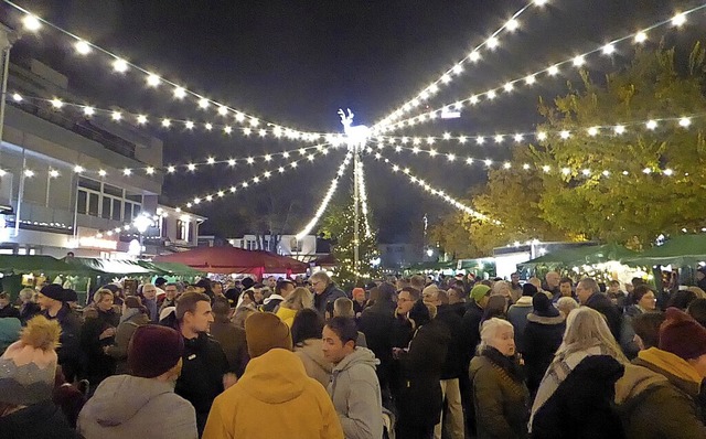 Reges Treiben auf dem Lammplatz am Abend  | Foto: Hans Jrgen Kugler