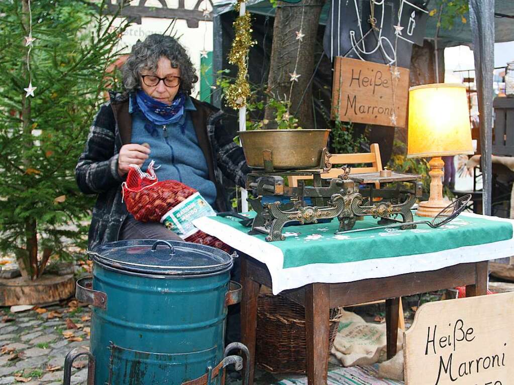 Der Burkheimer Weihnachtsmarkt bietet im mittelalterlichen Stdtchen und am Schloss viel Flair.