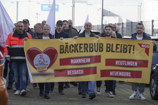 Bäckerbub-Mitarbeiter protestieren in Neuenburg gegen Stellenabbau
