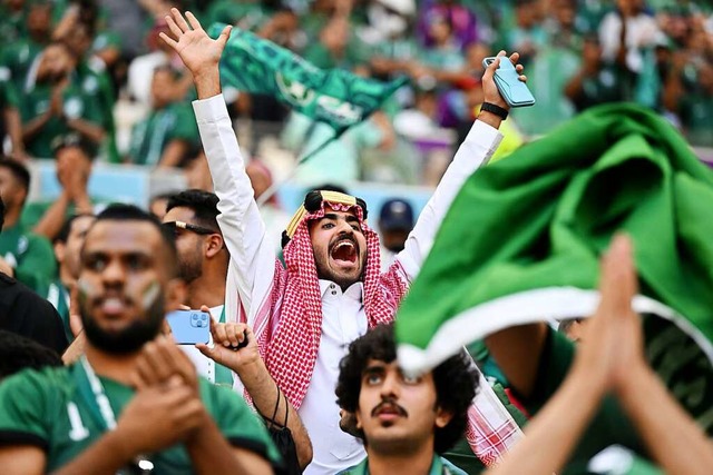 Fans aus Saudi-Arabien sorgen in Katar fr reichlich Stimmung.  | Foto: Robert Michael (dpa)