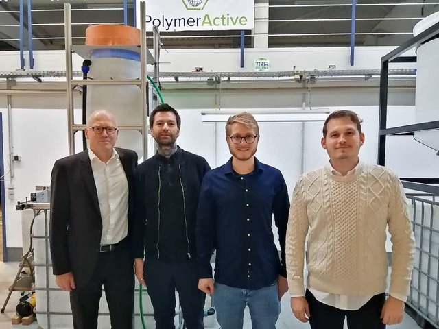 Andreas Fath (l.) mit dem Startup-Team...eleone, Raphael Bosch und Moritz Ruff.  | Foto: Winfried Kninger