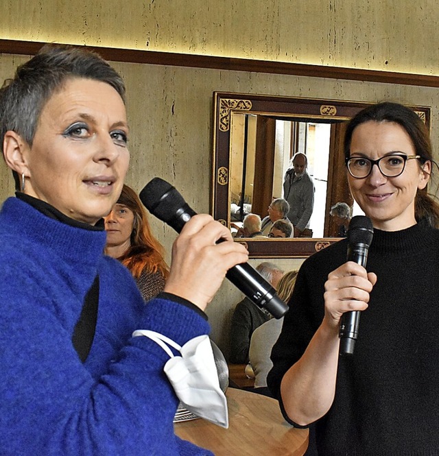 Claudia Gabler (links) unterhielt sich...euen SWR-Hrspielchefin Mareike Maage.  | Foto: Thomas Loisl Mink