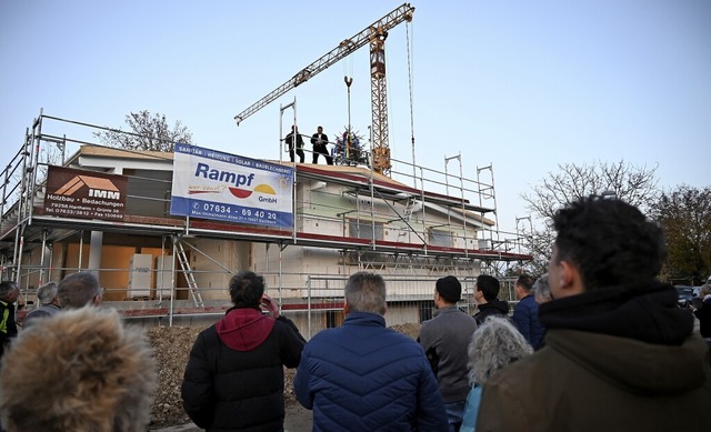 Stattliches Gebude: Beim SV Hartheim-Bremgarten wurde Richtfest gefeiert  | Foto: Hans-Peter Mller