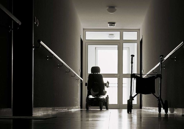 Auch Bewohner eines Pflegeheims knnen...ch auf die Corona-Einmalzahlung haben.  | Foto: Heiko Kverling  (stock.adobe.com)