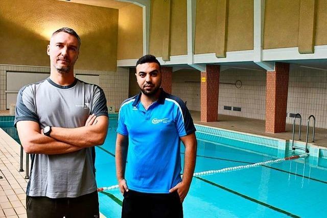 Ein Ukrainer und ein Marokkaner arbeiten als Rettungsschwimmer in Rheinfelden