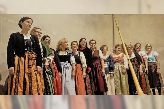 Alpenländische Adventsmusik mit Chor, Alphorn, Hackbrett, Zitter, harfe und Bläsern