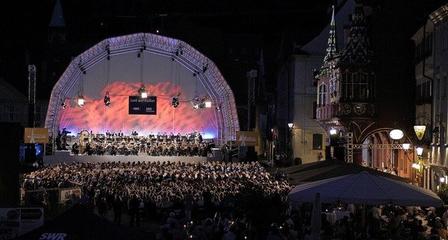 Konzerte auf dem Freiburger Mnsterpla...n zur regelmigen Einrichtung werden.  | Foto: Ingo Schneider