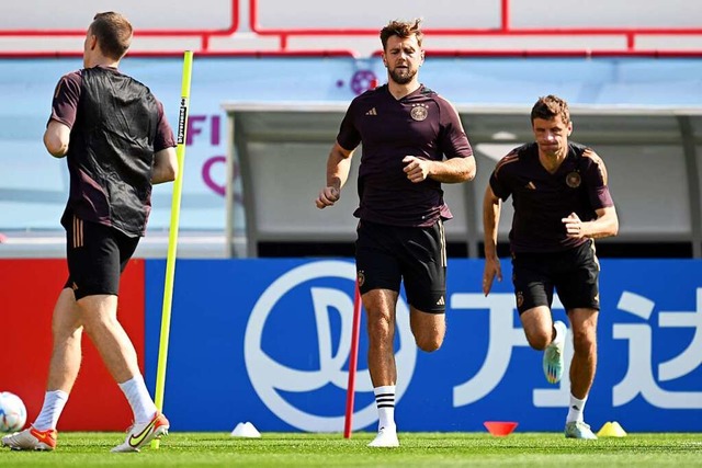 Thomas Mller (rechts) und Co. beim Training.   | Foto: Federico Gambarini (dpa)