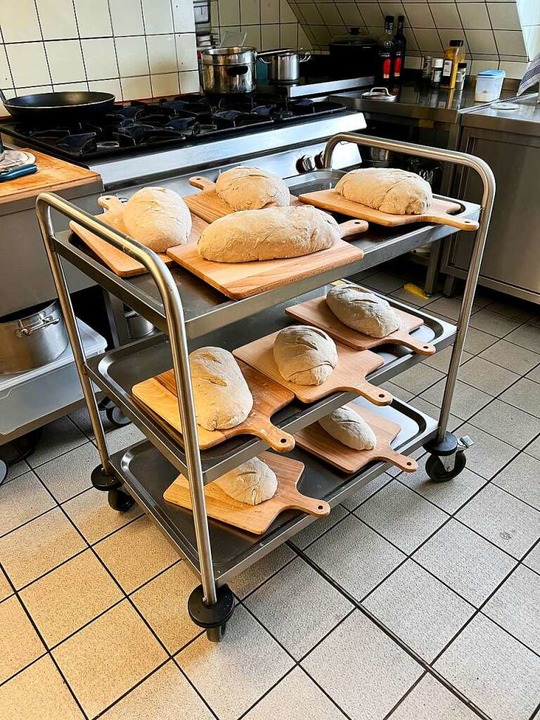 Die Gäste erwartet nun Brot aus eigener Produktion.  | Foto: Merlin Frey