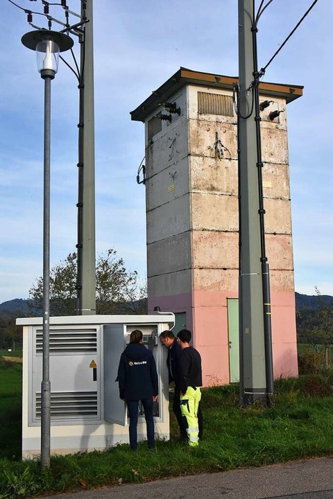 Klein und intelligent: die neue fernge... Turmstation dahinter wird abgerissen.  | Foto: Benedikt Sommer