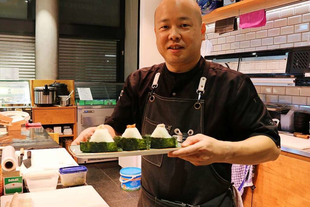 Der Sushi-Meister Yusuke Kishimoto bei der Arbeit  | Foto: Melanie Fix