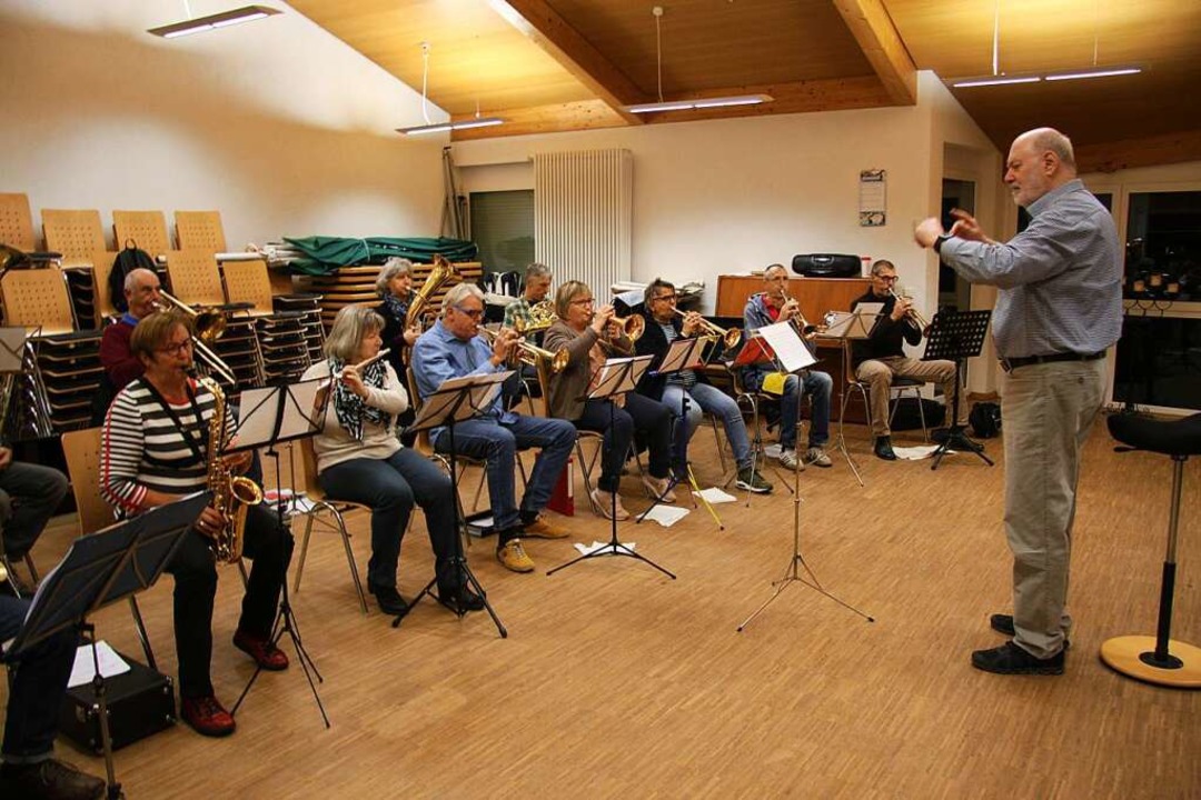 Dirigent Wilhelm Schmid leitet alle 14... freitags die Blserklasse in Wittnau.  | Foto: Jrgern Lieser