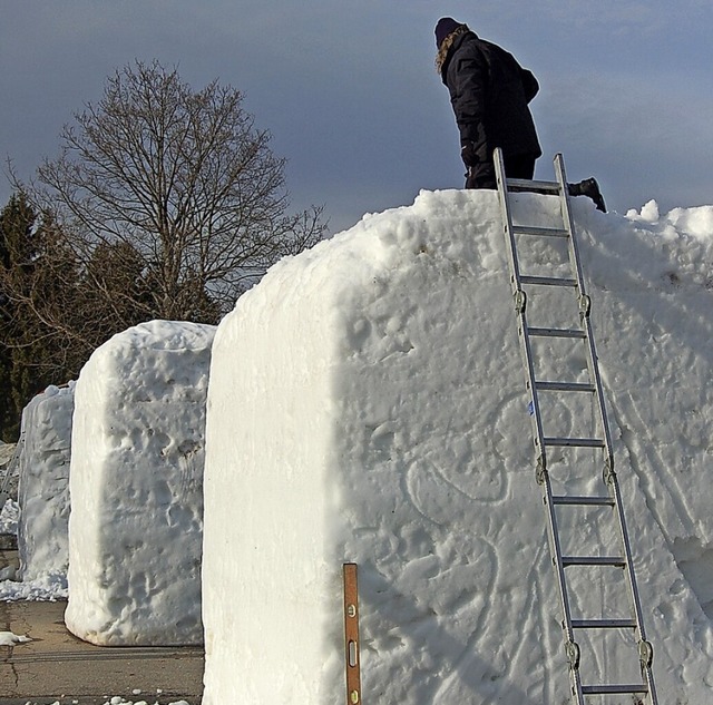 Fr die Wrfel, aus denen die Skulptur...ch nur mit Maschinen erzeugter Schnee.  | Foto: Claudia Renk