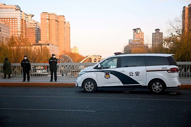 Um weitere Proteste zu verhindern, kon...entlang des Liangma-Flusses in Peking.  | Foto: NOEL CELIS (AFP)