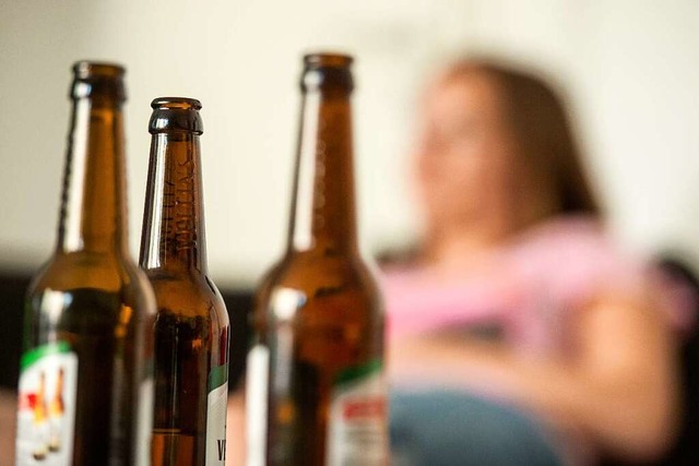 Alkohol ist gefhrlich &#8211; wer zu ... eigenen Gesundheit dauerhaft schaden.  | Foto: Alexander Heinl