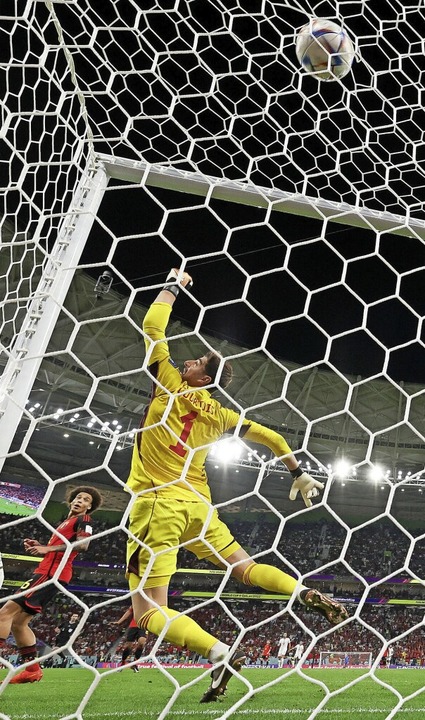 Belgiens Torhüter Thibaut Courtois kon...egentreffer zum 0:2 nicht verhindern.   | Foto: Zheng Huansong (dpa)