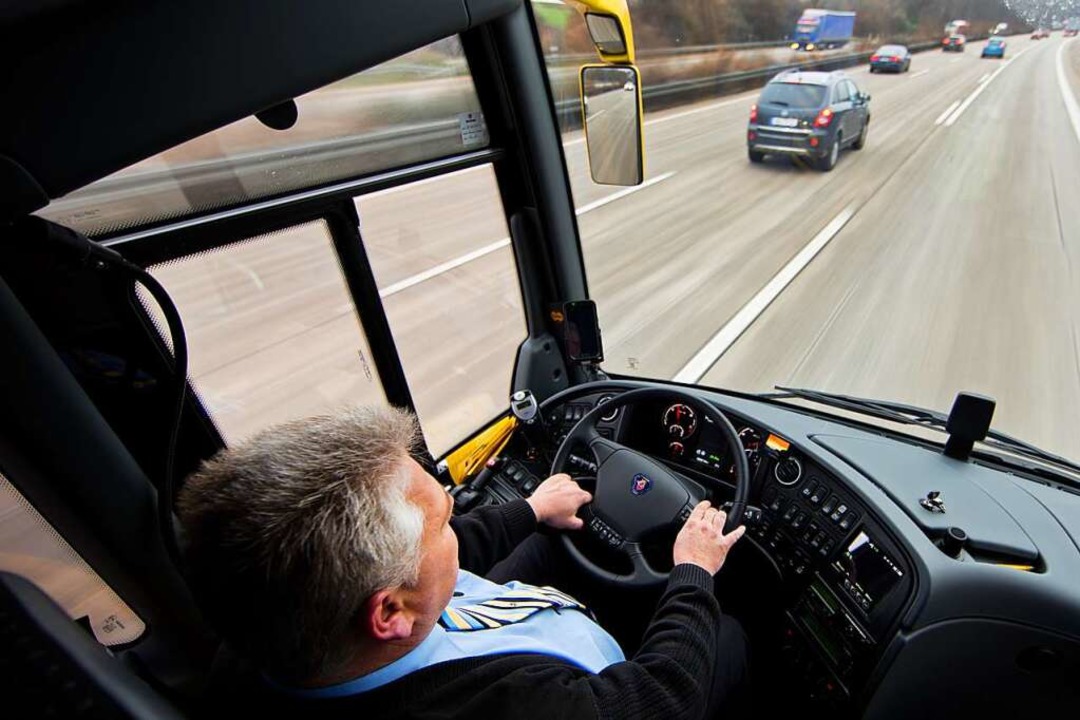 Busfahren ist ein harter Job, den immer weniger ausüben wollen.  | Foto: Rolf Vennenbernd