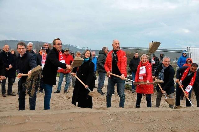 Fr den Hochwasserschutz am Rhein wird ein ganzer Sportplatz verlegt