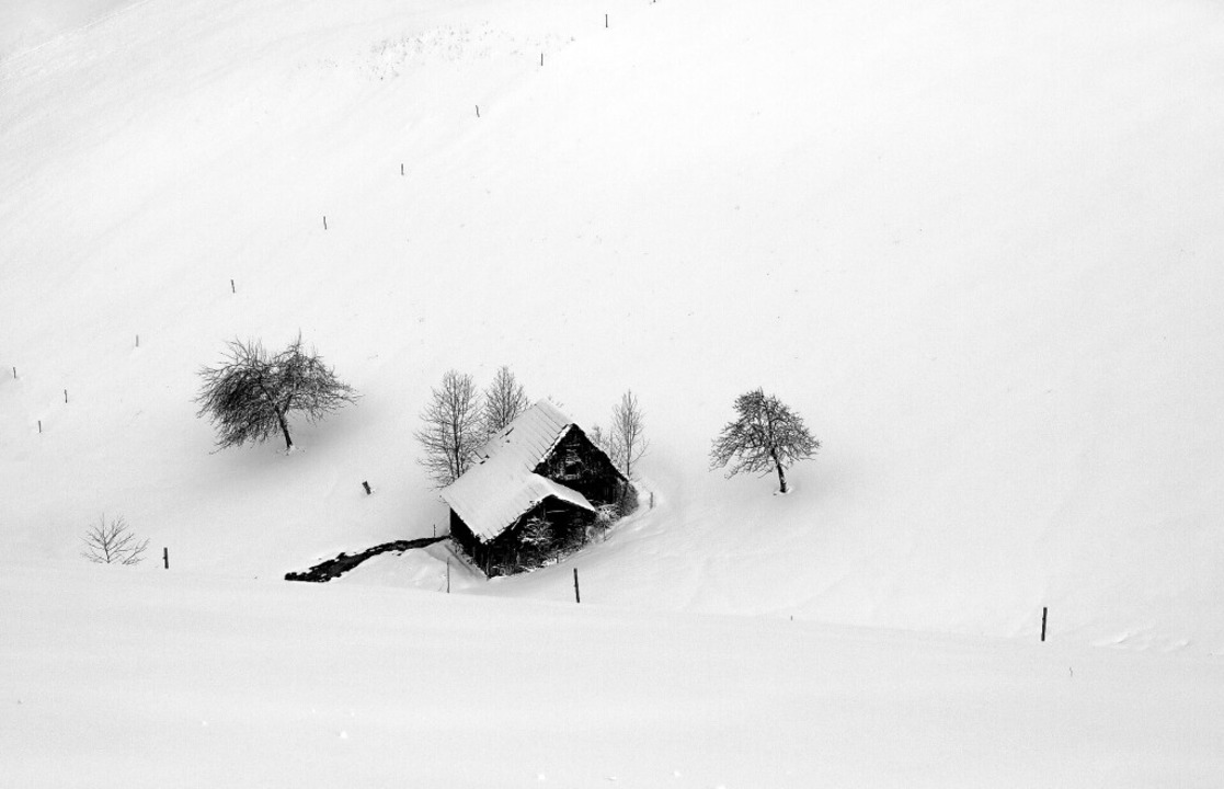 Landschaft unter weißen Tüchern? Schwa...warzwald-Impression von Joseph Carlson  | Foto: Joseph Carlson/Seltmann Verlag
