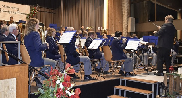 Der Musikverein Knigschaffhausen beim...reskonzert mit Dirigent Andreas Spth   | Foto: Roland Vitt