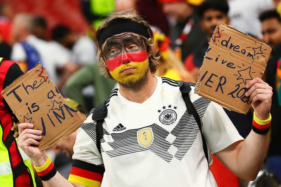 Ein Fan Deutschlands nach dem Spiel.  | Foto: Christian Charisius (dpa)