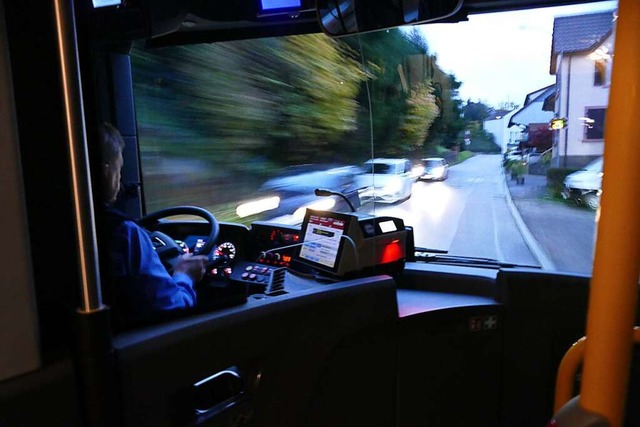 Die mitunter enge Strecke fordert vom ...hier in der Ortsdurchfahrt von Wiechs.  | Foto: Nicolai Kapitz